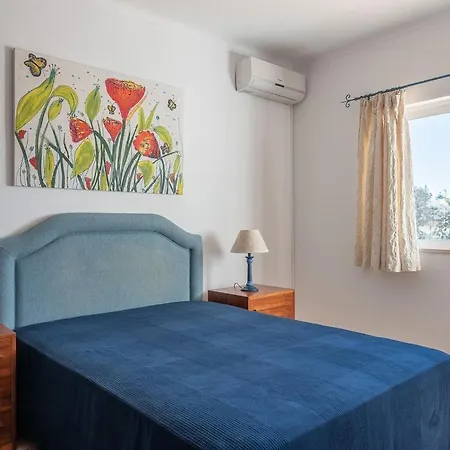 Apartment Praia Da Gale - Incredible Location - Short Walk To The Beach And Restaurants