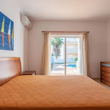 Praia Da Gale - Incredible Location - Short Walk To The Beach And Restaurants