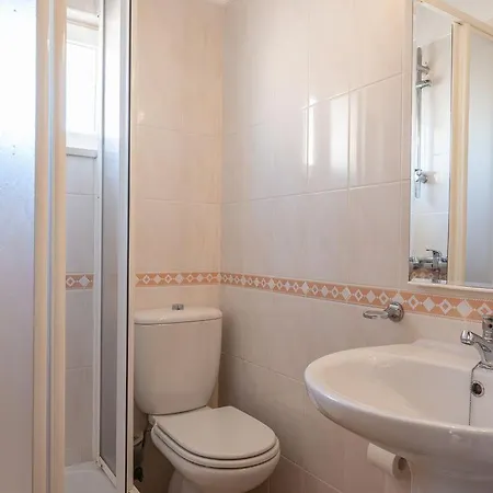 Praia Da Gale - Incredible Location - Short Walk To The Beach And Restaurants * 기아