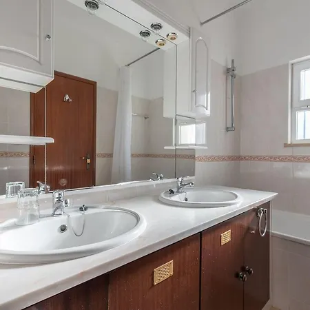 아파트 Praia Da Gale - Incredible Location - Short Walk To The Beach And Restaurants 기아