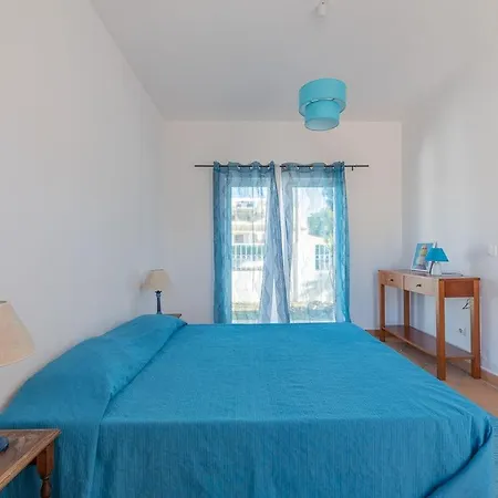 아파트 Praia Da Gale - Incredible Location - Short Walk To The Beach And Restaurants *